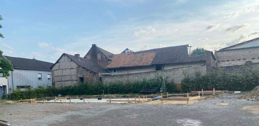 Die Bodenplatte zu Begenungsstätte in Hottorf ist gegossen