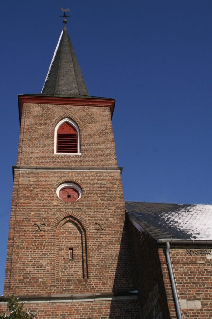 Kirchturm St. Georg im Winter